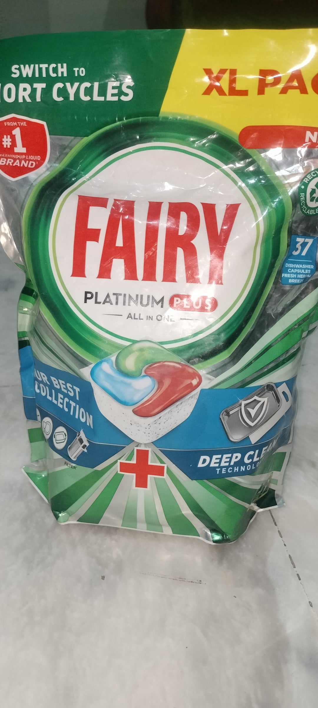 Fairy platinum plus all in one 37 dishwasher capsules fresh herbal breeze