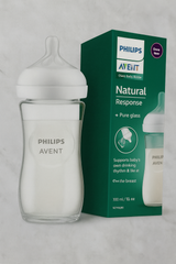 Philips Avent Natural Response Glass Baby Bottle - 240ml Baby Milk Bottle, BPA Free for Newbown Babies 1 Month+ (Model SCY933/01)